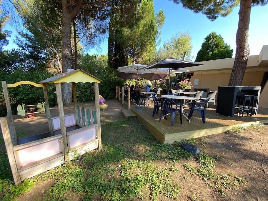 Appartement Superbe De 3p Pieces Dans Avec Piscine Et Climatisation Nice
