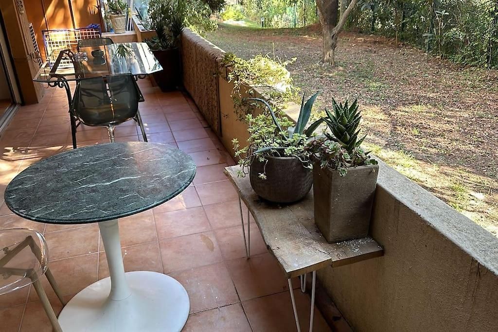 Appartement Superbe De 3p Pieces Dans Avec Piscine Et Climatisation