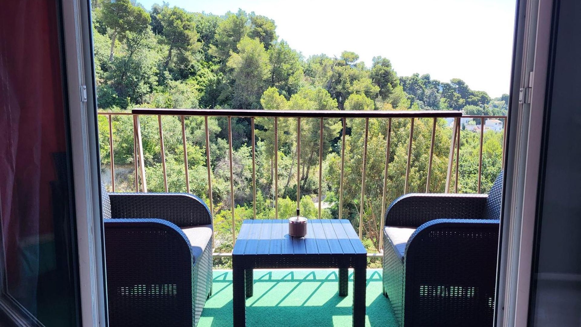Séjour chez l'habitant Private Room-2 In Hannana Apartment- 2 Min Walk To Tram 12 Min To Train Station 15 Min To Massena Place *