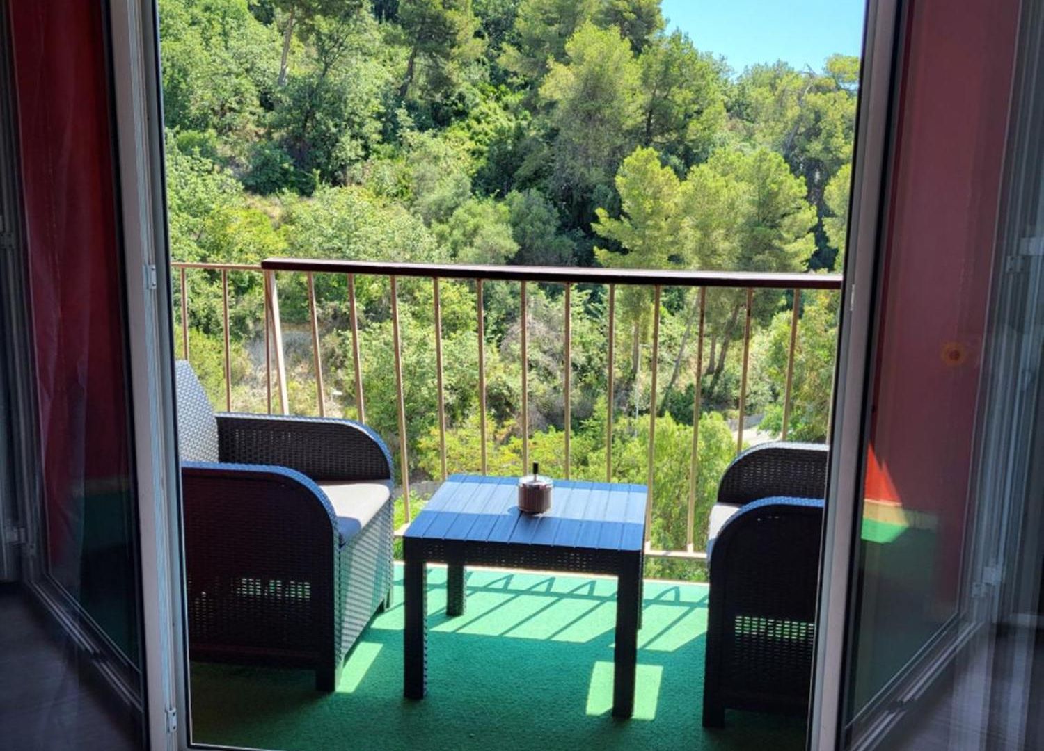 Séjour chez l'habitant Private Room-2 In Hannana Apartment- 2 Min Walk To Tram 12 Min To Train Station 15 Min To Massena Place *