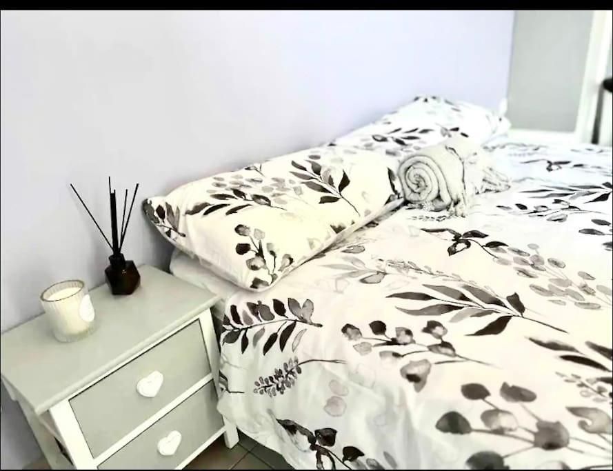 Charming Flat With Sunny Balcony Port De Appartement
