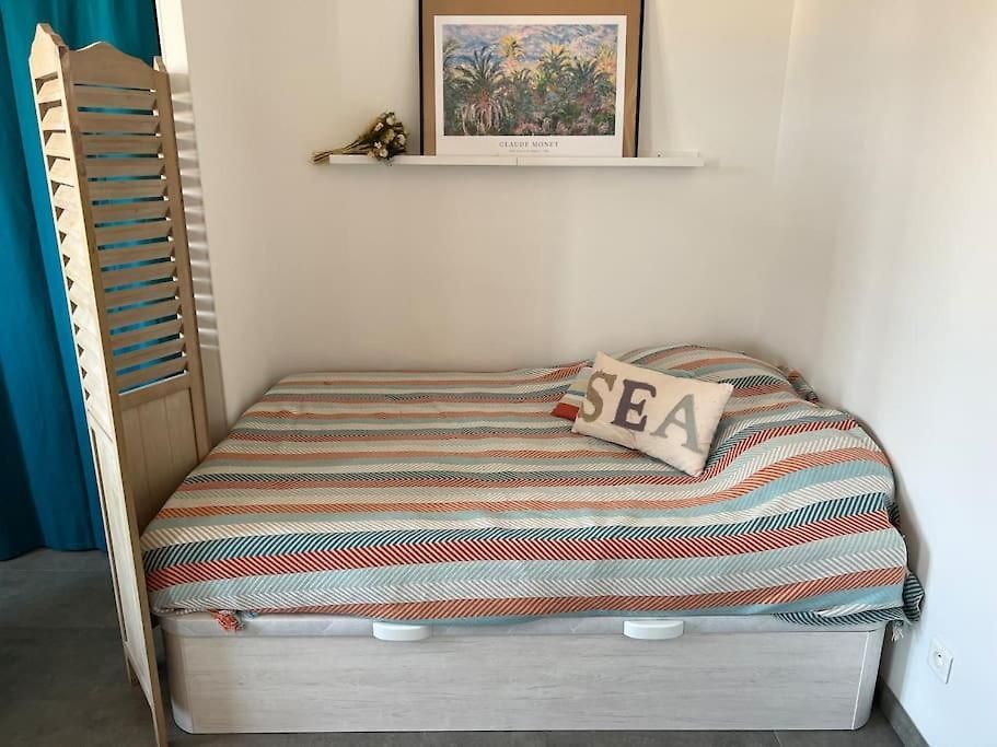 Grand Studio Avec Vue, Ac, Calme Proche Ville Apartment