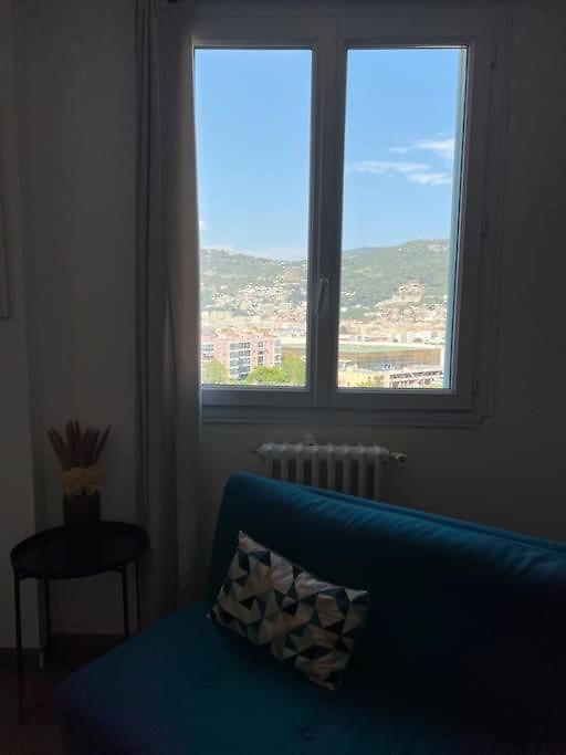 Grand Studio Avec Vue, Ac, Calme Proche Ville Apartment