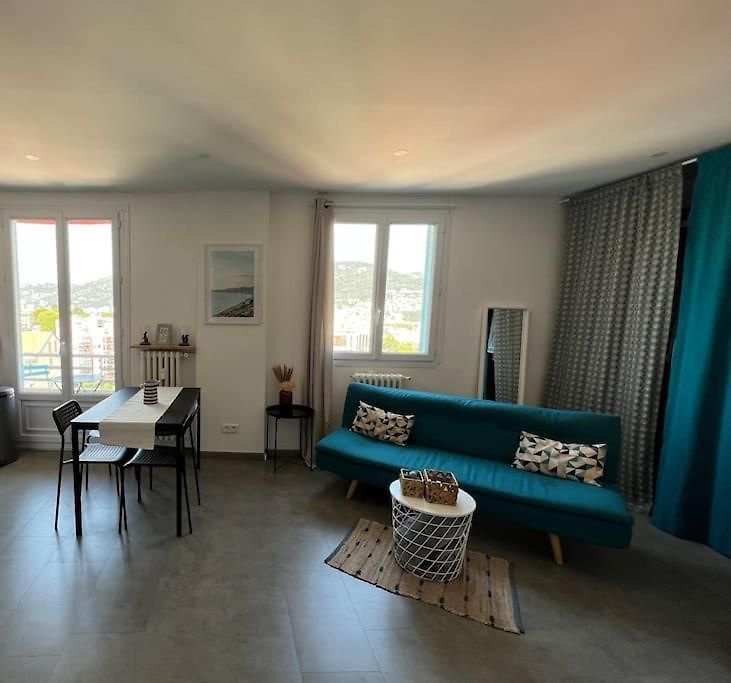 Grand Studio Avec Vue, Ac, Calme Proche Ville Nice