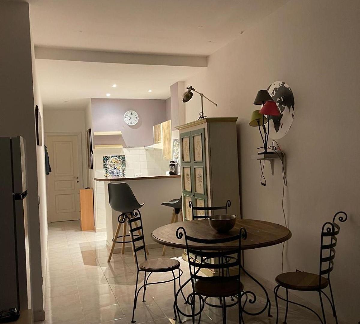 Deloye Fshh Apartment
