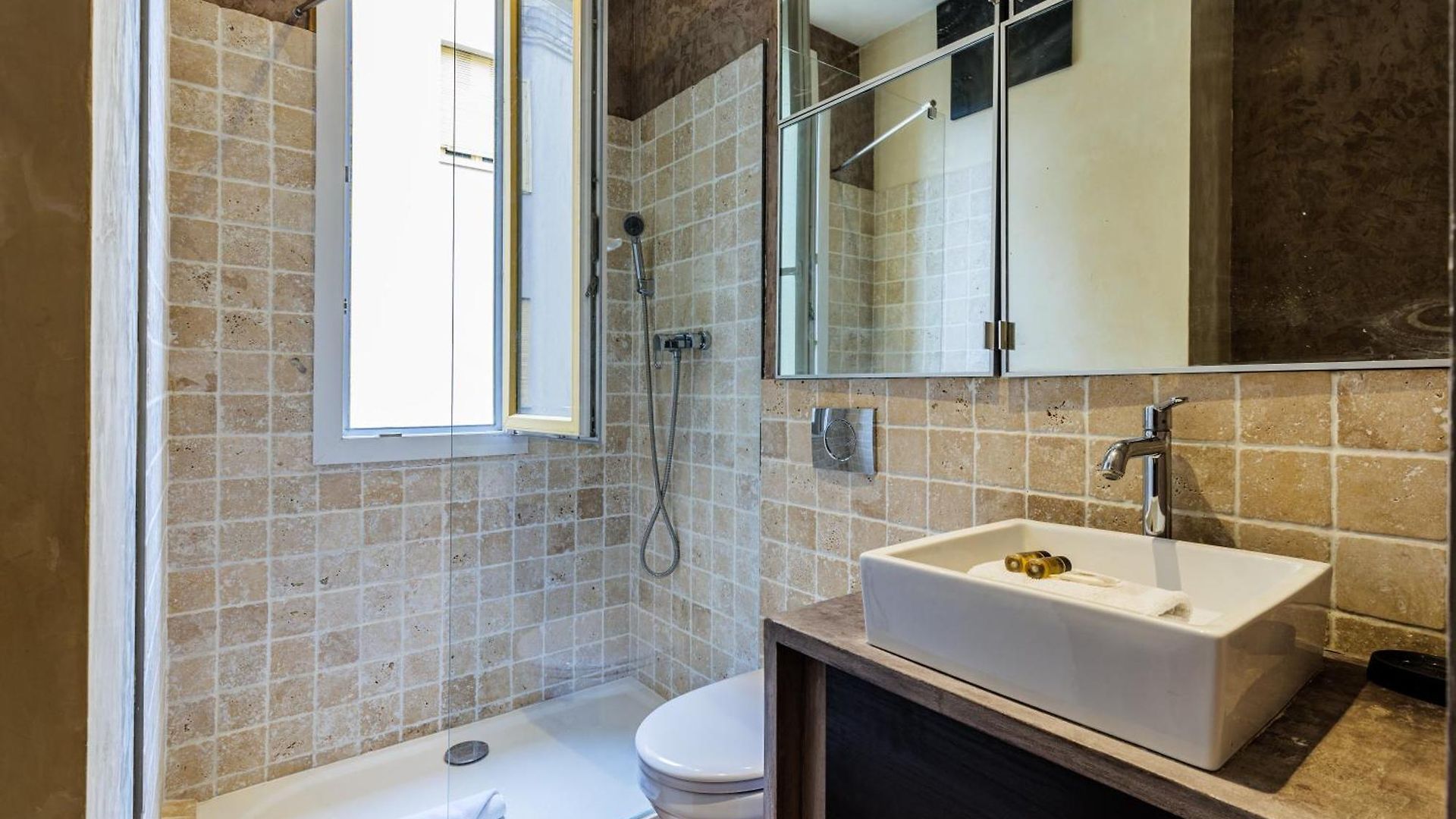 Beau Centre Apartment