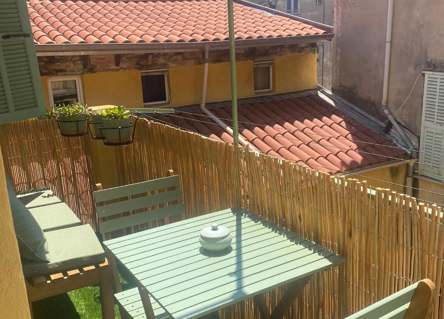 Historic Bright And Beautiful In Old With Castle Hill View Apartment Nice
