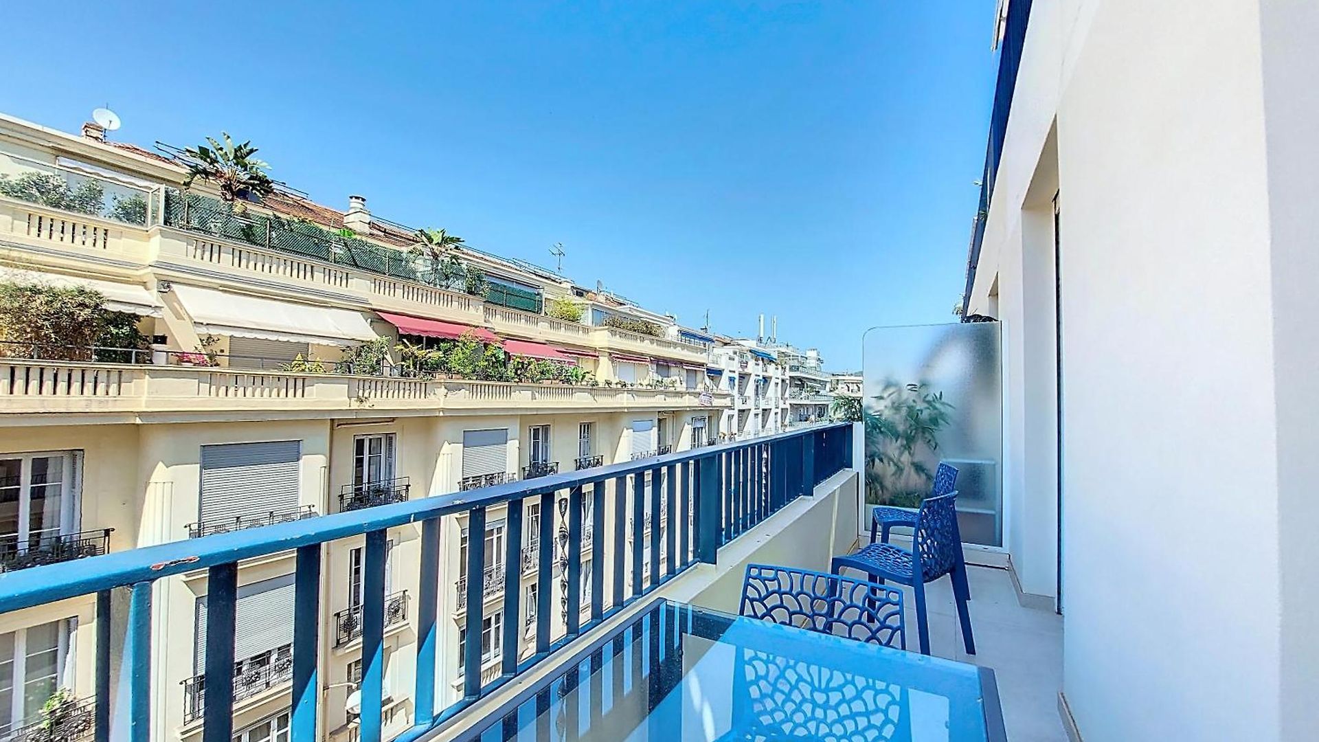 Nestor&jeeves - Bleu Azur Vue - - Very Close Sea