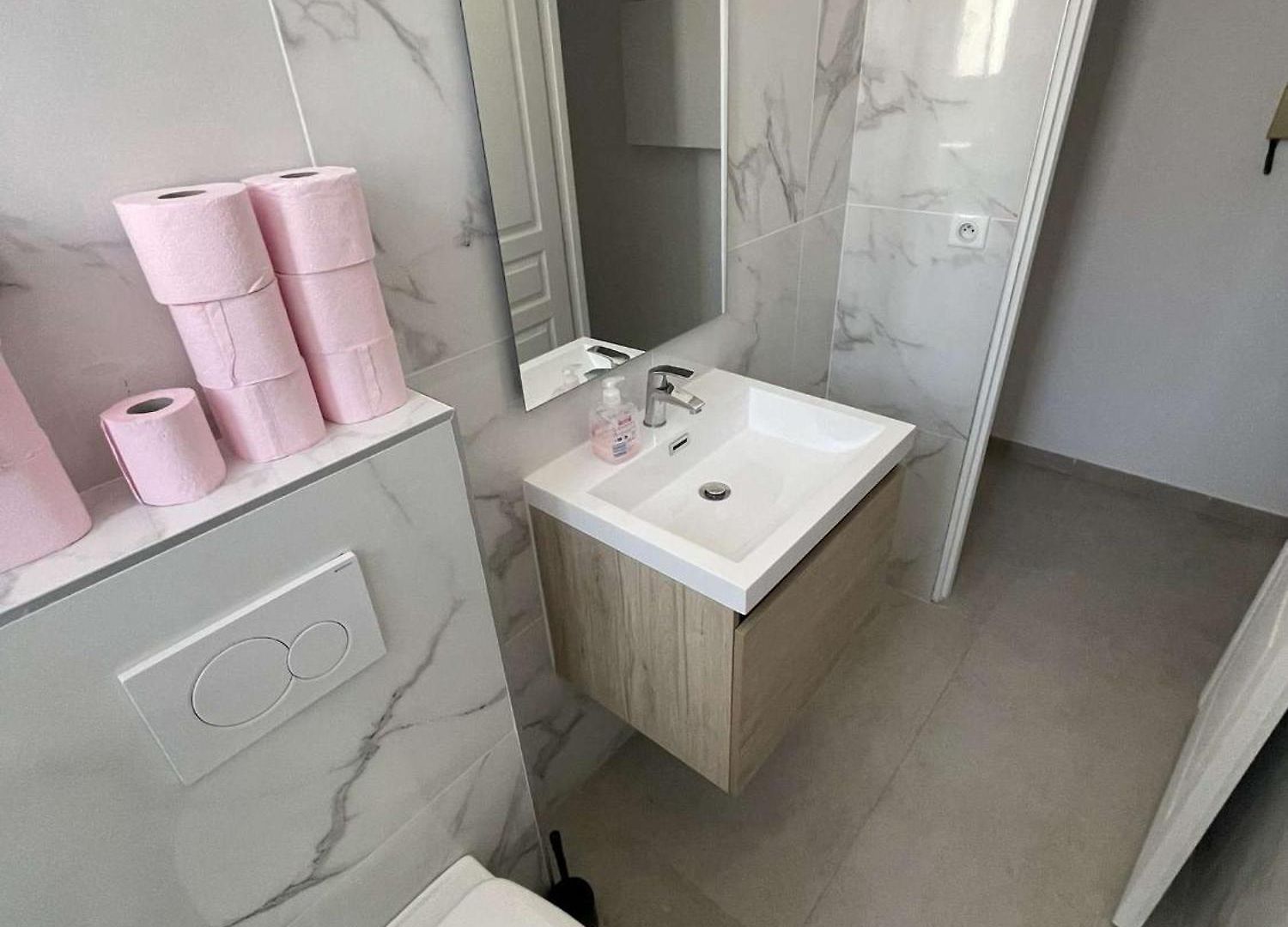 Cosy Flat 250m From Nice