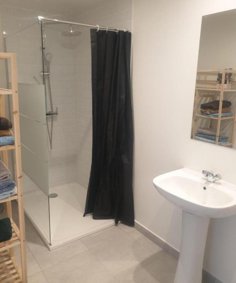 Grand Appartement, 2 Ou 3 Ou 4 Pieces, Tramway Sur Place, Proche Gare Sncf St Augustin 900 Metre , Aeroport 1200 Metre, Ou Allianz Riviera 10 Min, Palais Nikaia 2 Min , Supermarche Sur Place, Parking Possible Si Disponible Ou Payant A 1000 Metr Nice