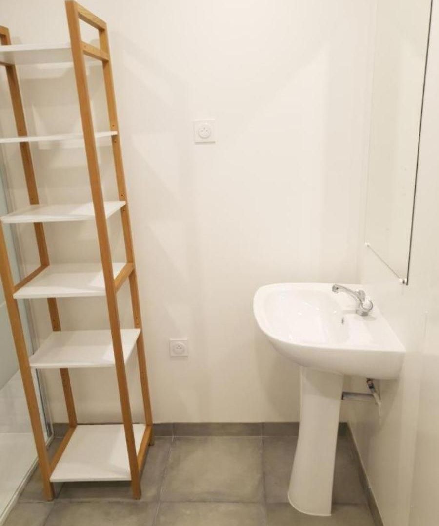 Grand Appartement, 2 Ou 3 Ou 4 Pieces, Tramway Sur Place, Proche Gare Sncf St Augustin 900 Metre , Aeroport 1200 Metre, Ou Allianz Riviera 10 Min, Palais Nikaia 2 Min , Supermarche Sur Place, Parking Possible Si Disponible Ou Payant A 1000 Metr Apartment