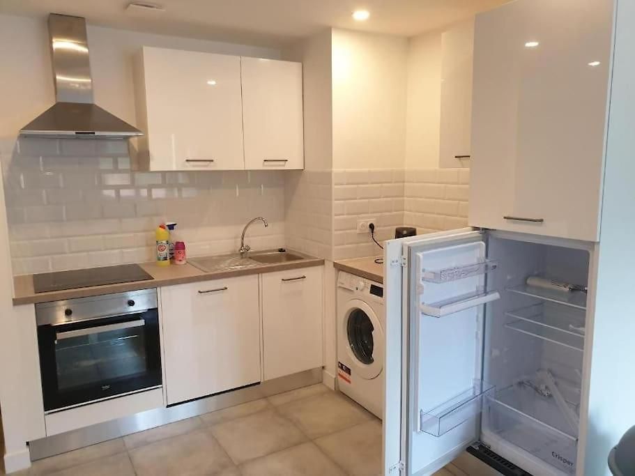 Grand Appartement, 2 Ou 3 Ou 4 Pieces, Tramway Sur Place, Proche Gare Sncf St Augustin 900 Metre , Aeroport 1200 Metre, Ou Allianz Riviera 10 Min, Palais Nikaia 2 Min , Supermarche Sur Place, Parking Possible Si Disponible Ou Payant A 1000 Metr Apartment
