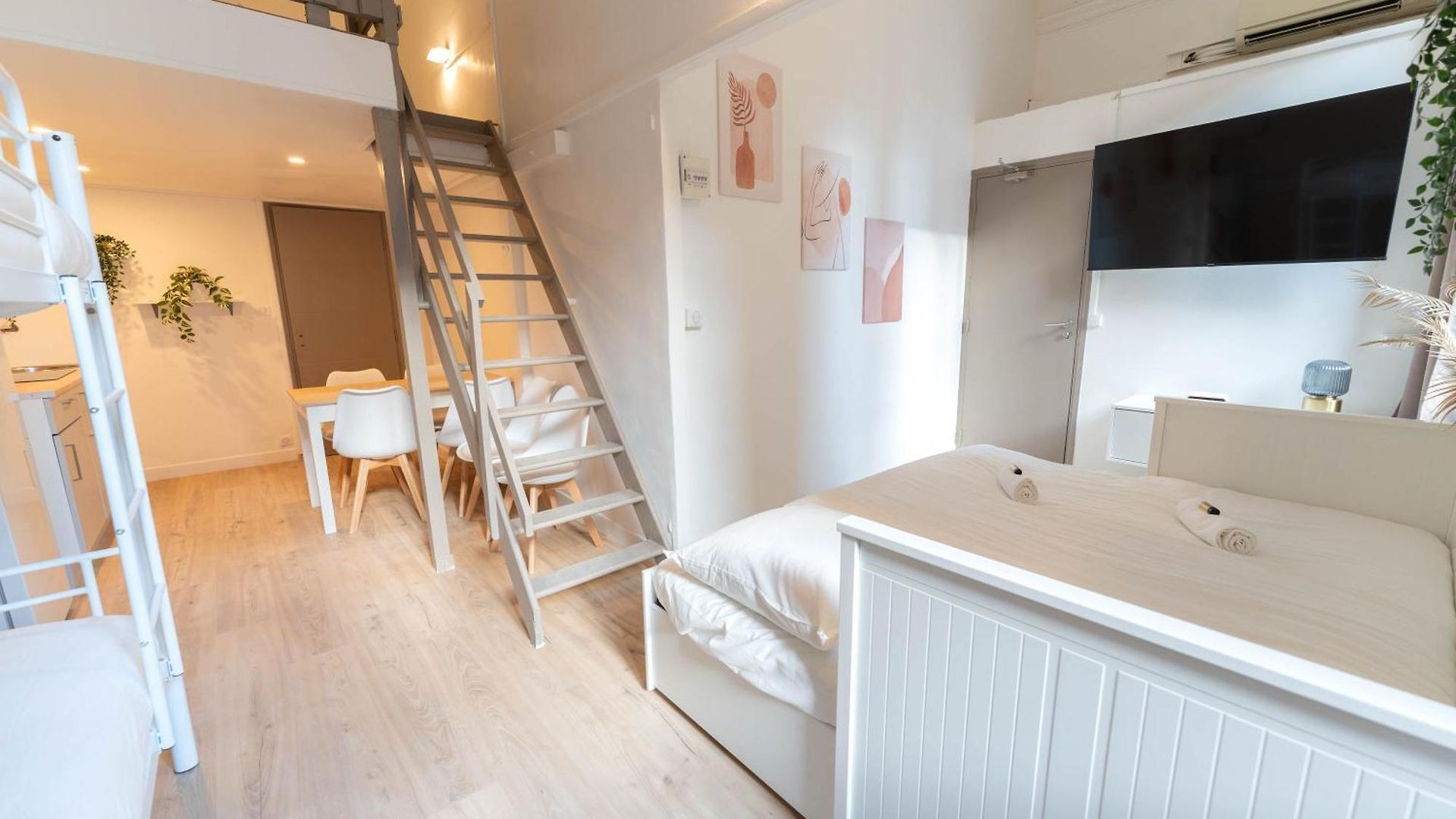 Le Celeste Hotel