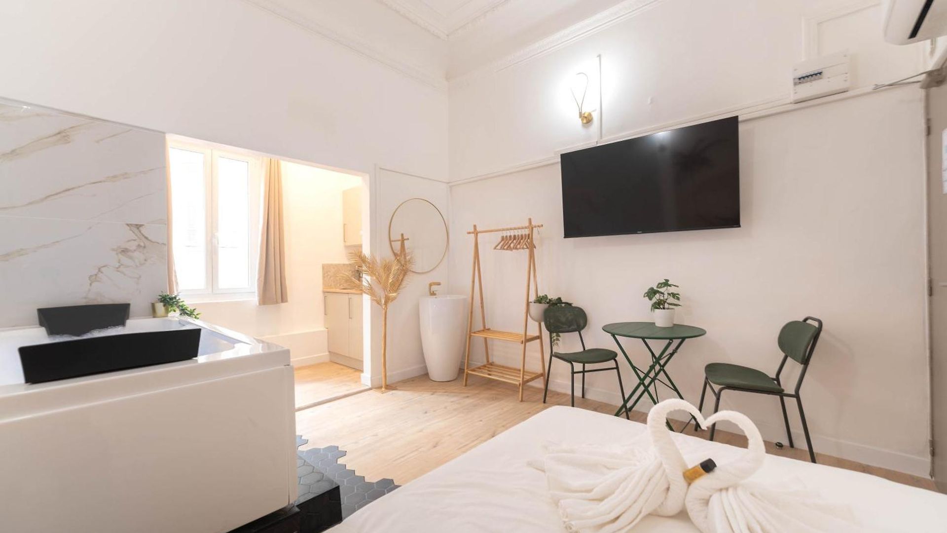 Le Celeste Hotel