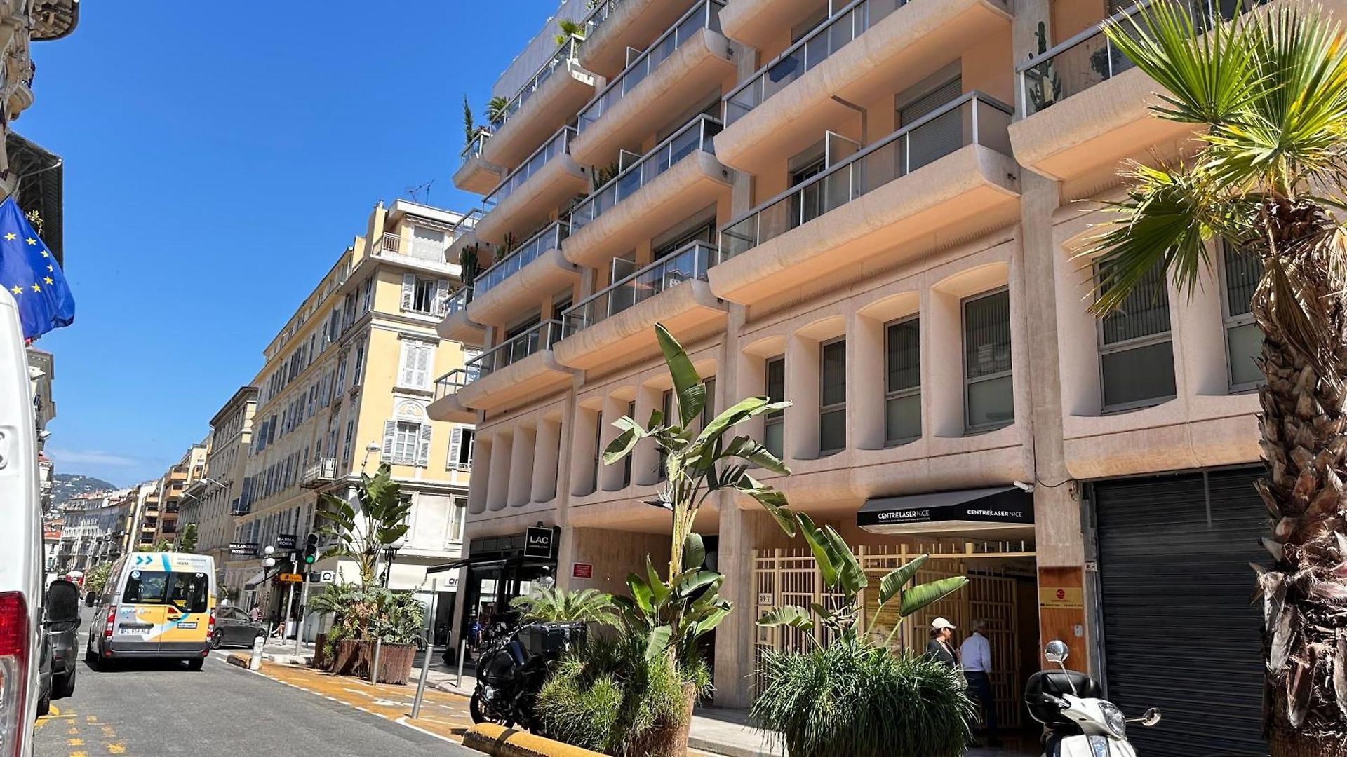 Spacious 3 Bedroom Flat Center - Magnificent View * Nice