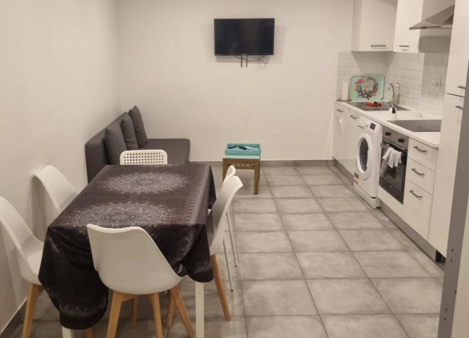 Grand Appartement, 2 Ou 3 Ou 4 Pieces, Tramway Sur Place, Proche Gare Sncf St Augustin 900 Metre , Aeroport 1200 Metre, Ou Allianz Riviera 10 Min, Palais Nikaia 2 Min , Supermarche Sur Place, Parking Possible Si Disponible Ou Payant A 1000 Metr Apartment *