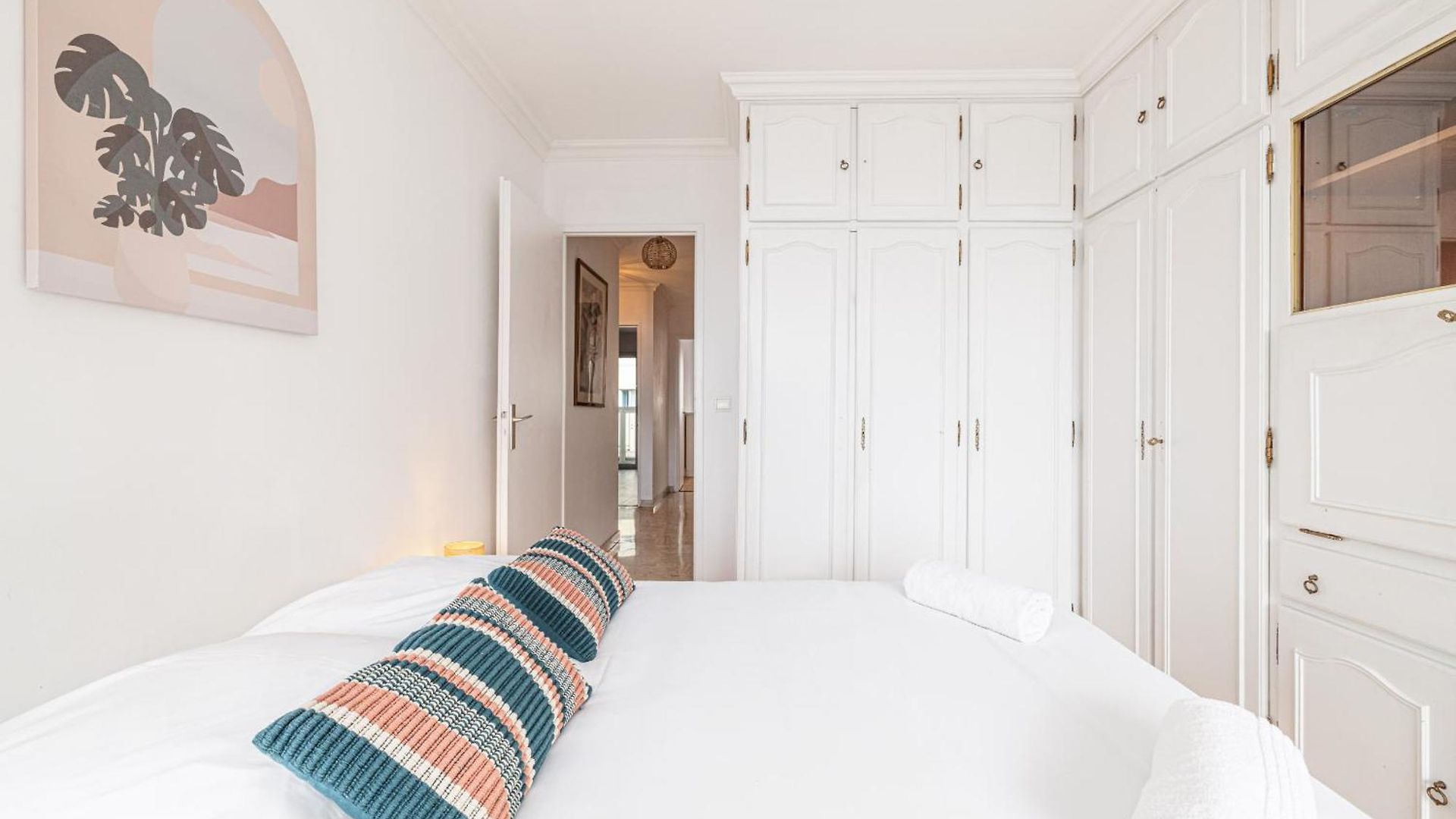 Large 2 Bdr Close To The Balcony & Garage Appartement *