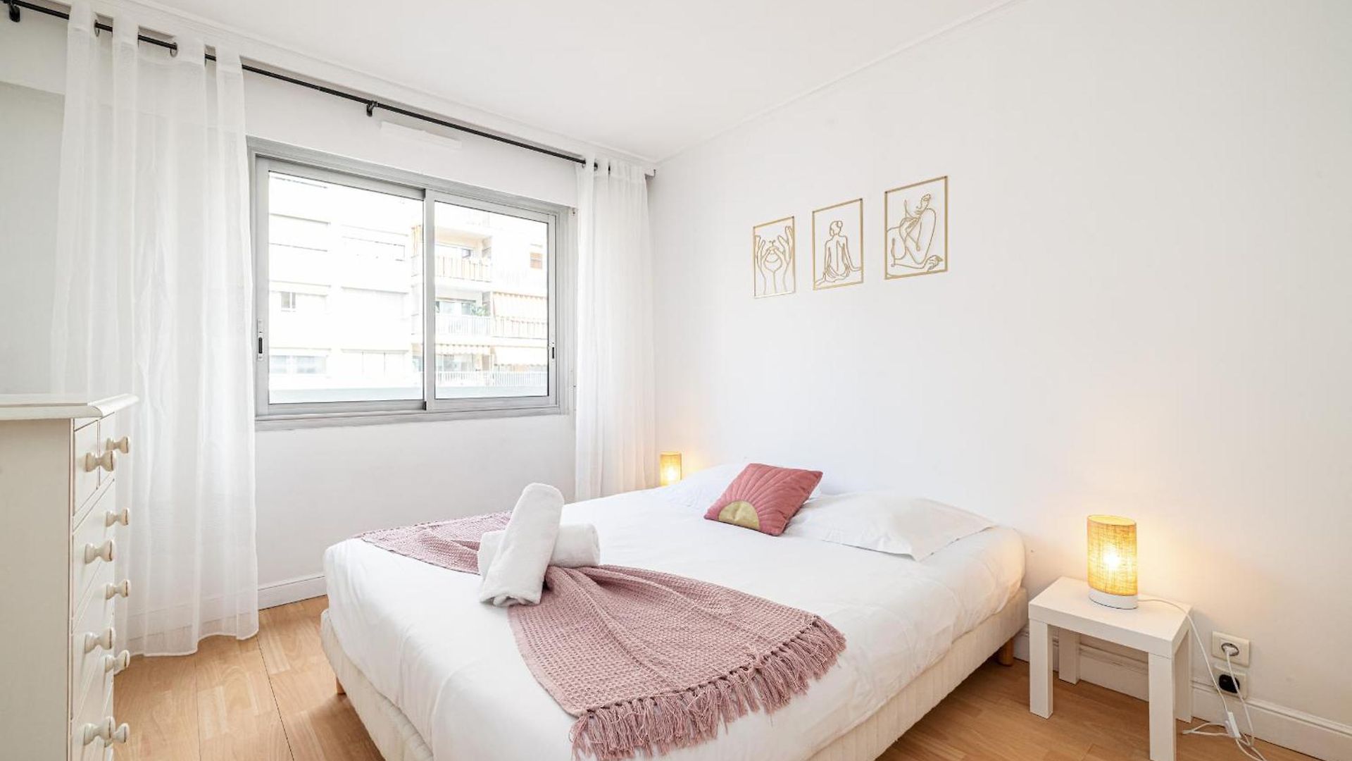 Appartement Large 2 Bdr Close To The Balcony & Garage *