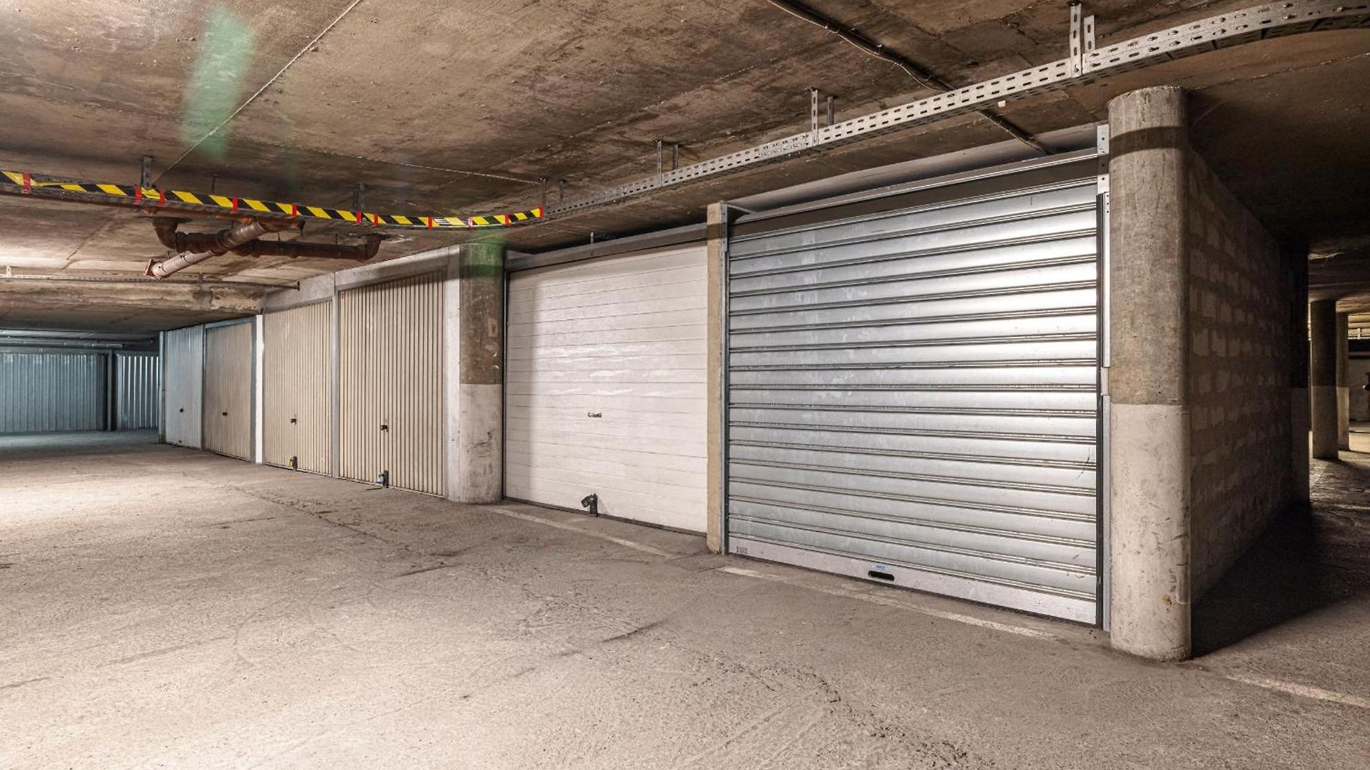 Large 2 Bdr Close To The Balcony & Garage *