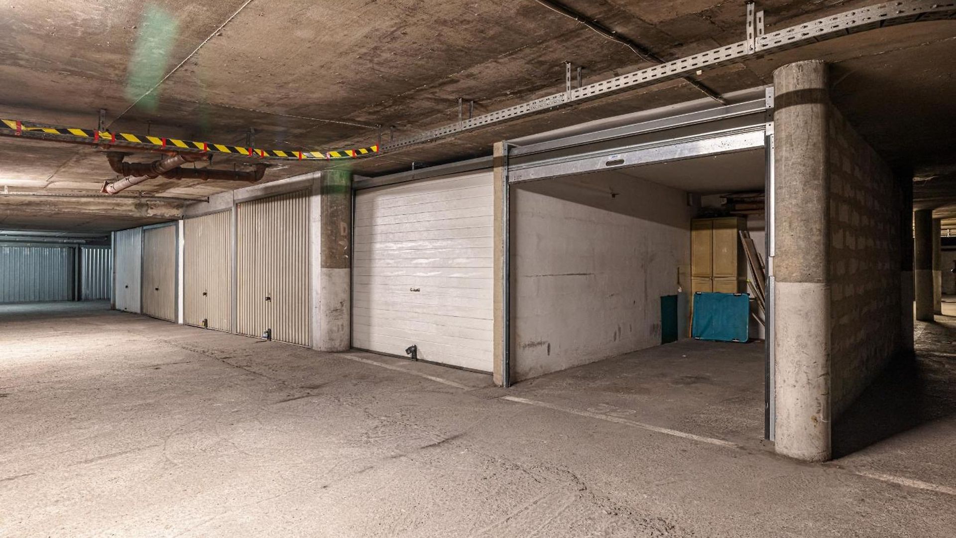 Large 2 Bdr Close To The Balcony & Garage