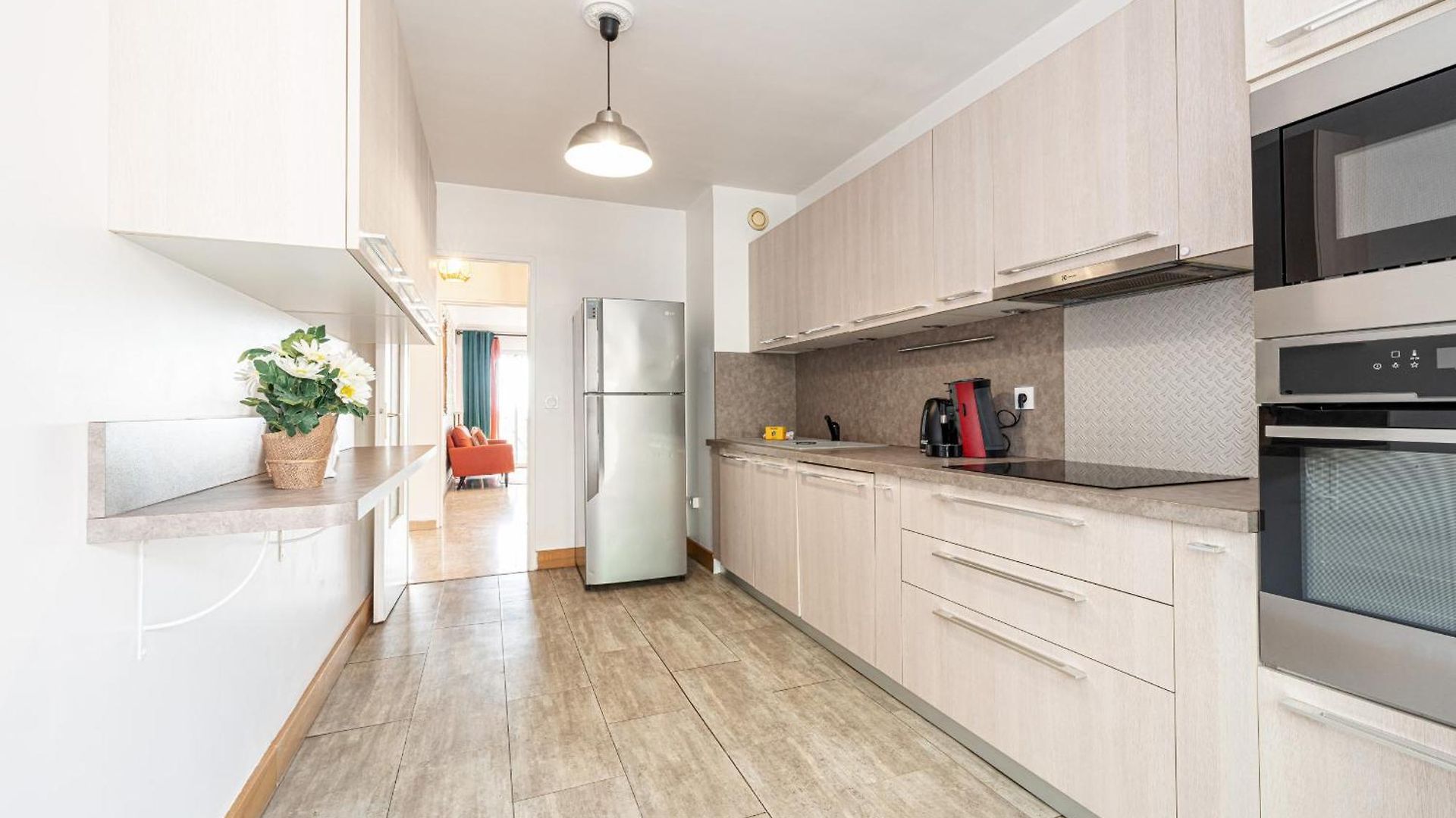 Large 2 Bdr Close To The Balcony & Garage Appartement Nice