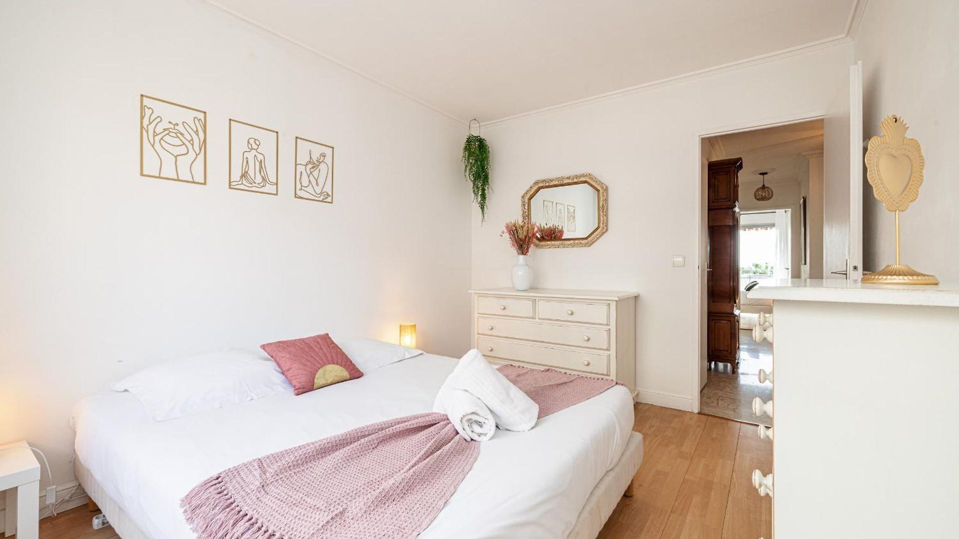 Appartement Large 2 Bdr Close To The Balcony & Garage