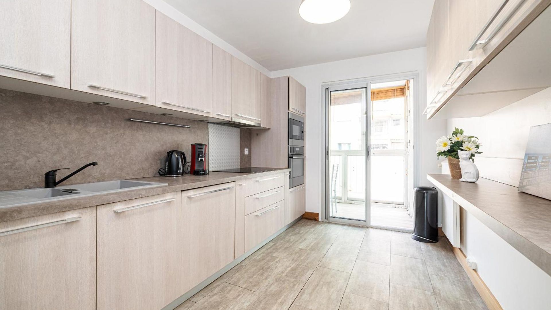 Appartement Large 2 Bdr Close To The Balcony & Garage Nice