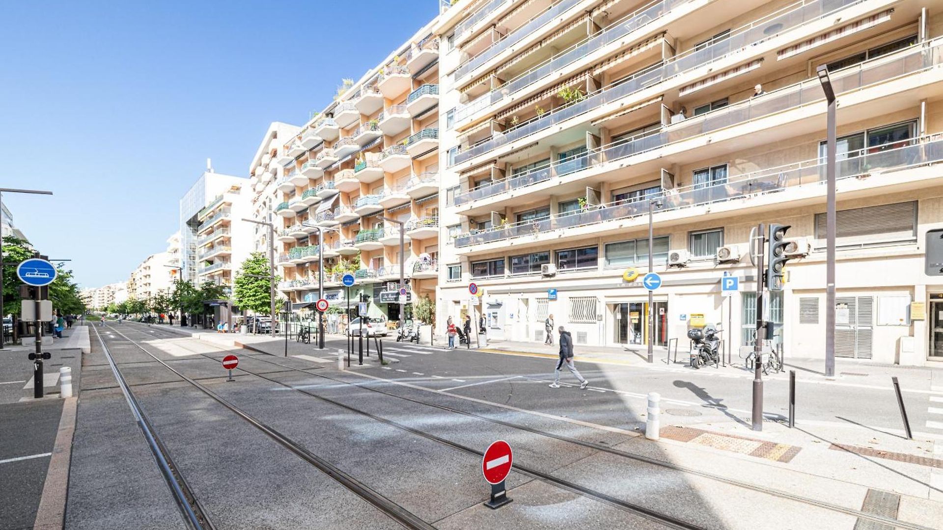 Appartement Large 2 Bdr Close To The Balcony & Garage *