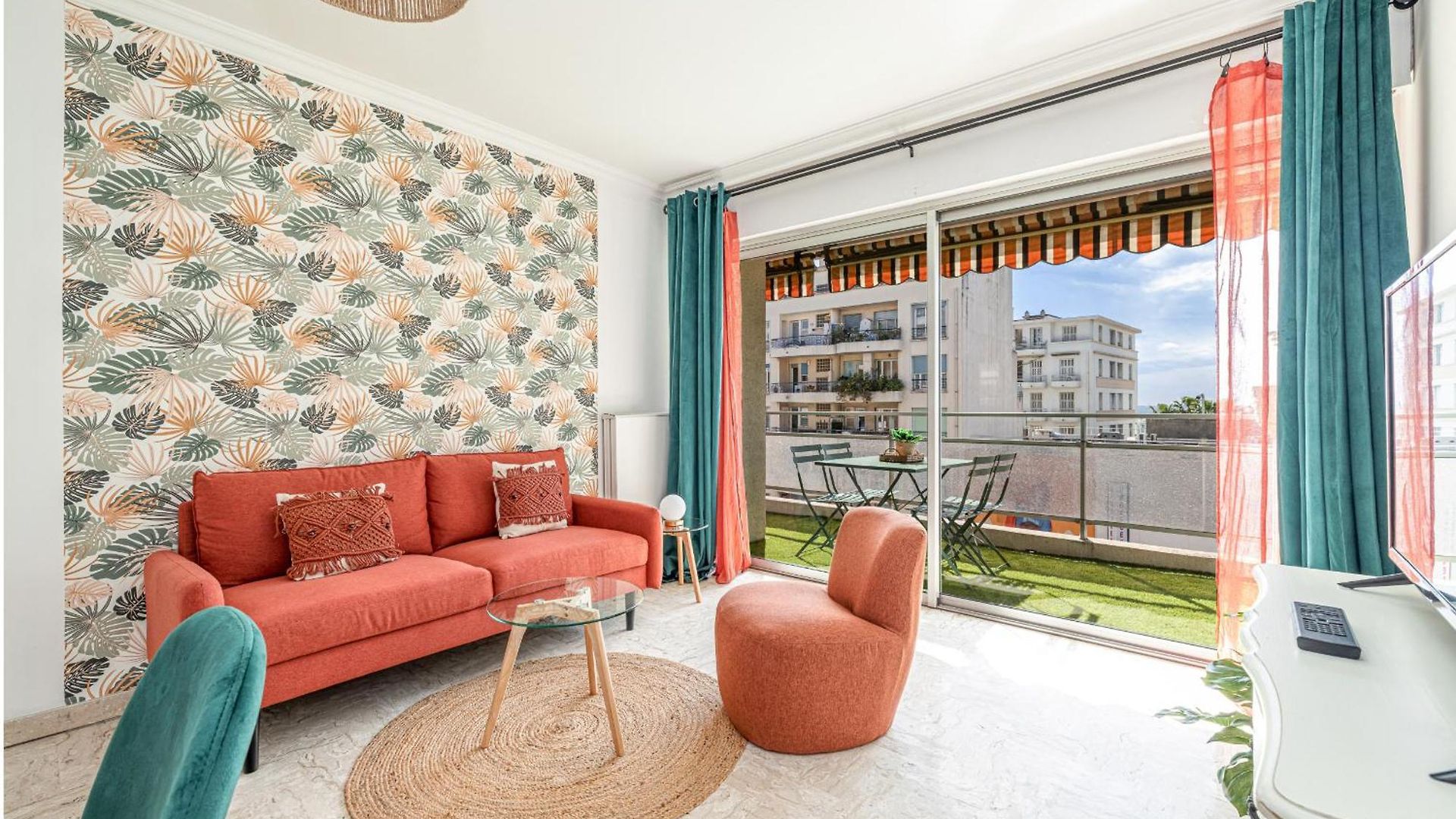 Large 2 Bdr Close To The Balcony & Garage Appartement *