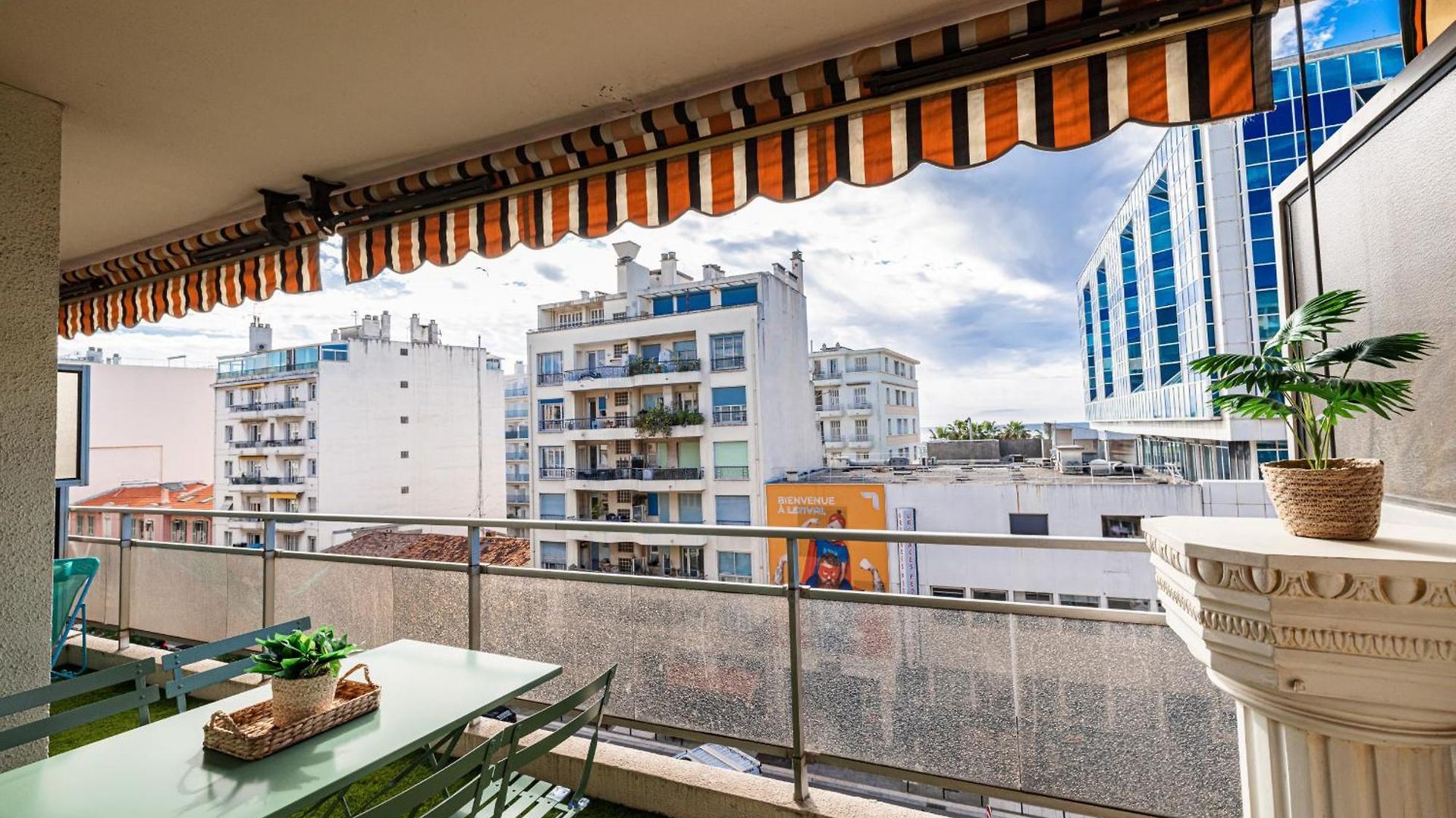 Appartement Large 2 Bdr Close To The Balcony & Garage Nice
