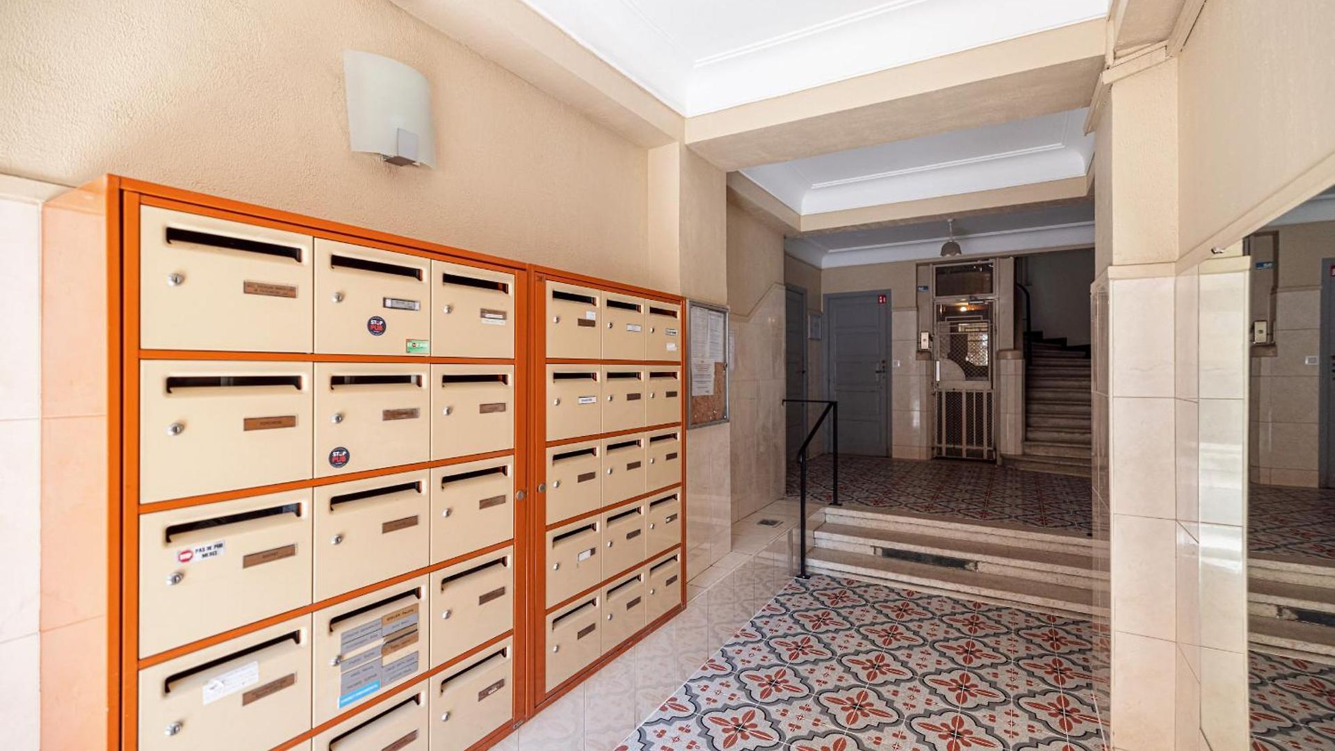 Large & Quiet 1 Bdr Downtown Apartment
