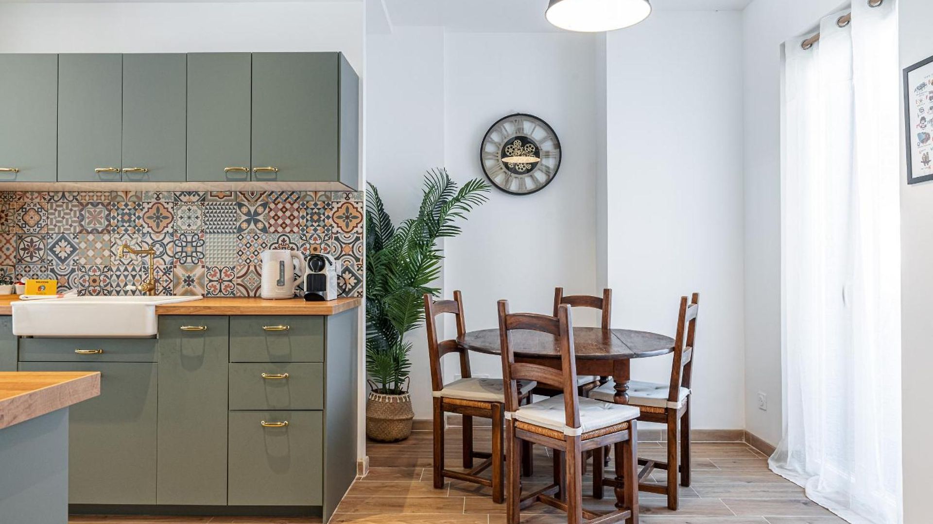 Large & Quiet 1 Bdr Downtown Apartment *
