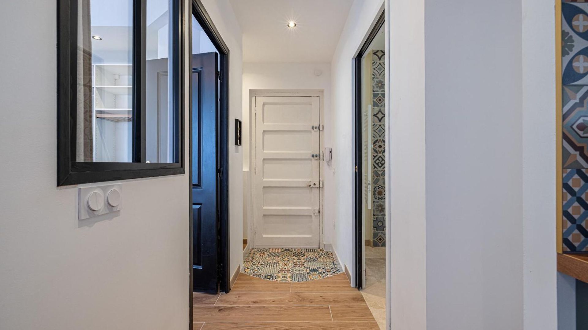 Apartment Large & Quiet 1 Bdr Downtown *