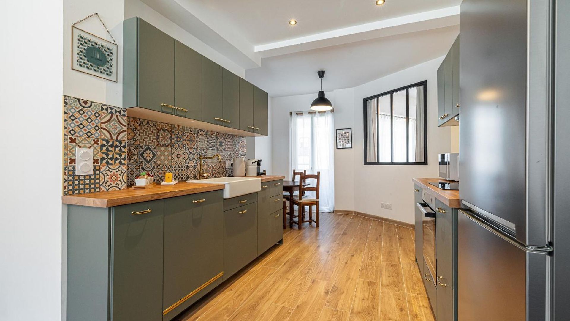 Large & Quiet 1 Bdr Downtown Apartment Nice