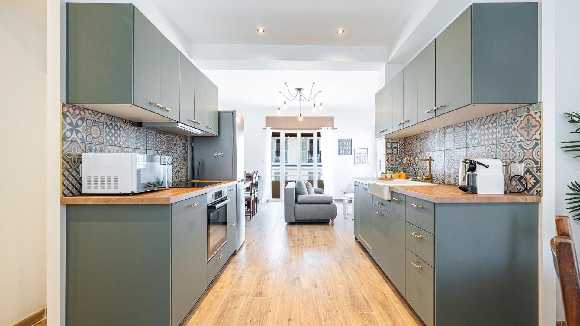 Large & Quiet 1 Bdr Downtown