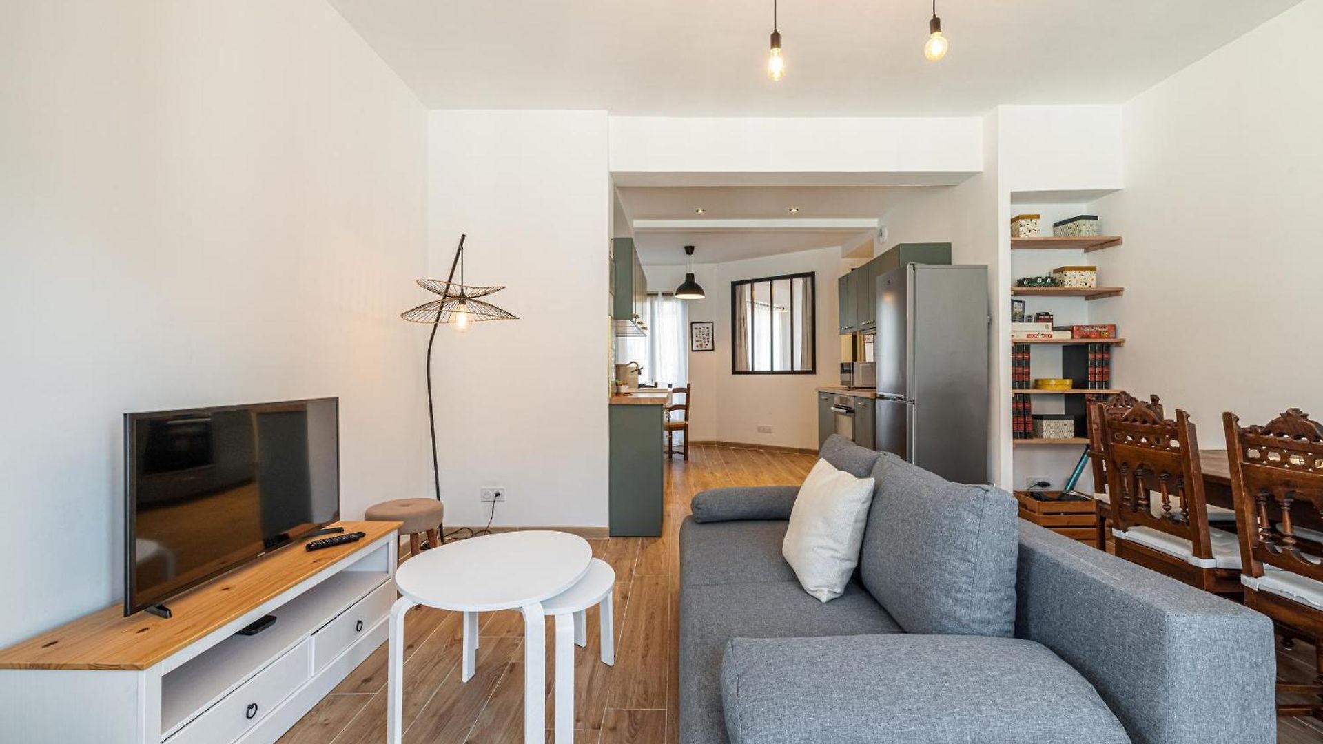 Large & Quiet 1 Bdr Downtown *