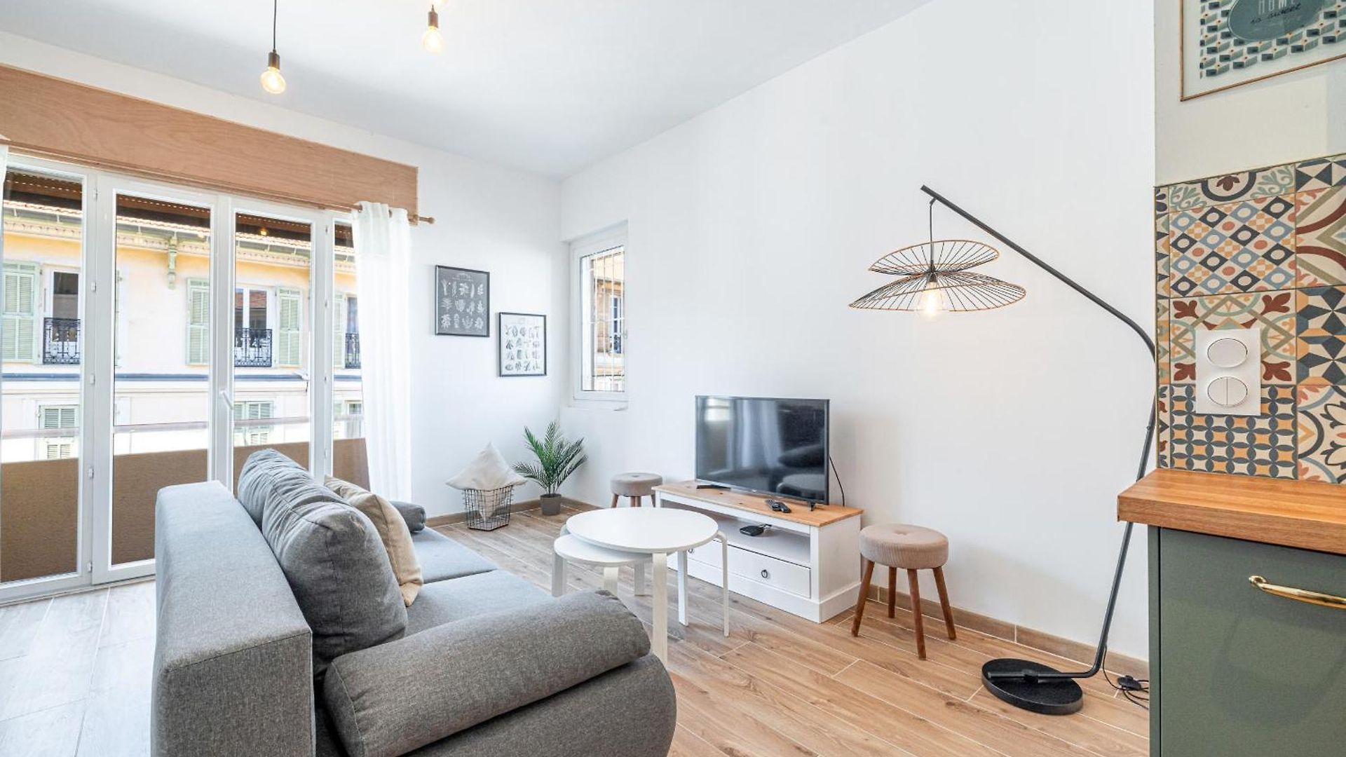 Large & Quiet 1 Bdr Downtown Nice