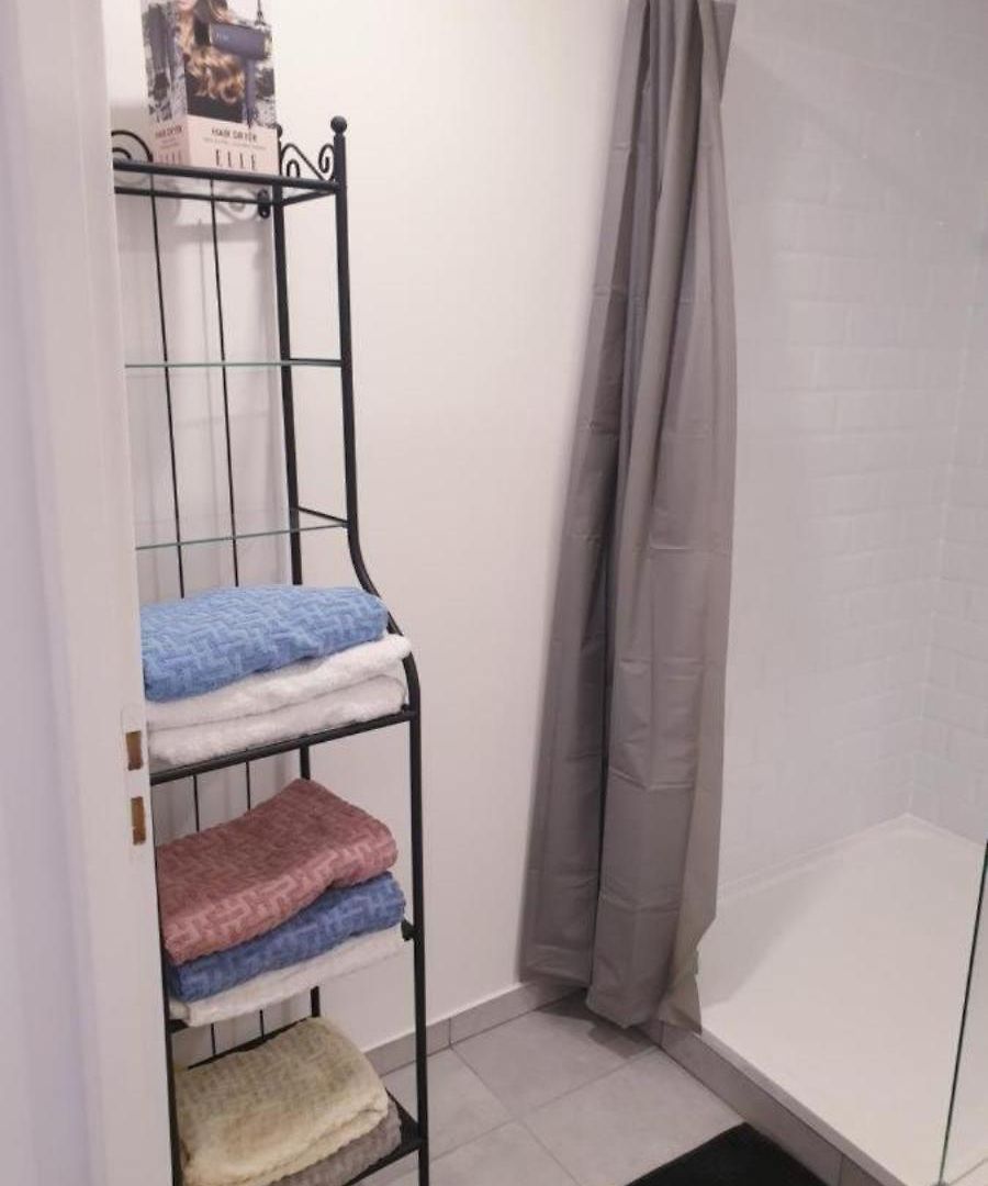 Grand Appartement, 2 Ou 3 Ou 4 Pieces, Tramway Sur Place, Proche Gare Sncf St Augustin 900 Metre , Aeroport 1200 Metre, Ou Allianz Riviera 10 Min, Palais Nikaia 2 Min , Supermarche Sur Place, Parking Possible Si Disponible Ou Payant A 1000 Metr Nice