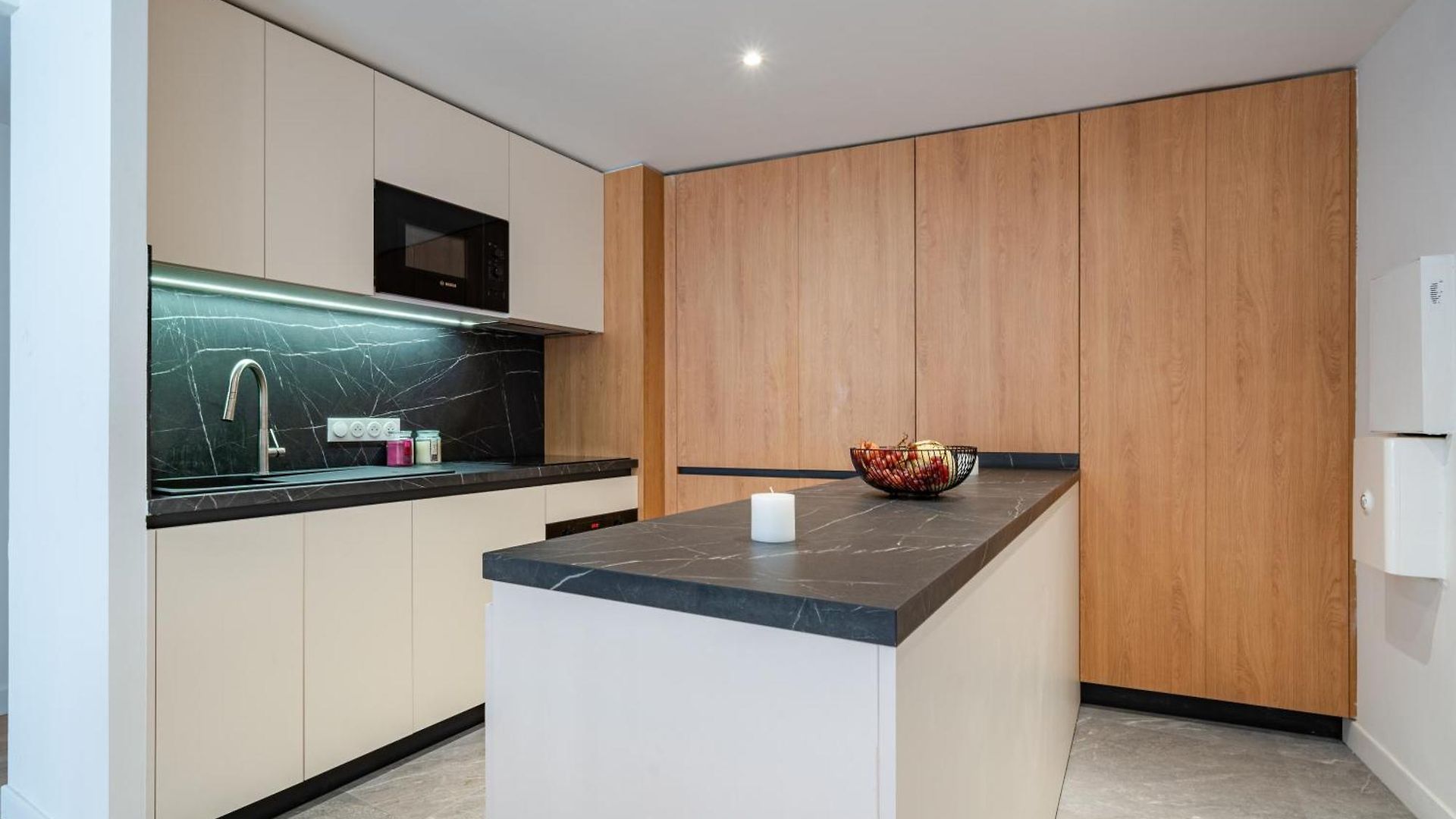 Near Old Town And Fully Renovated *