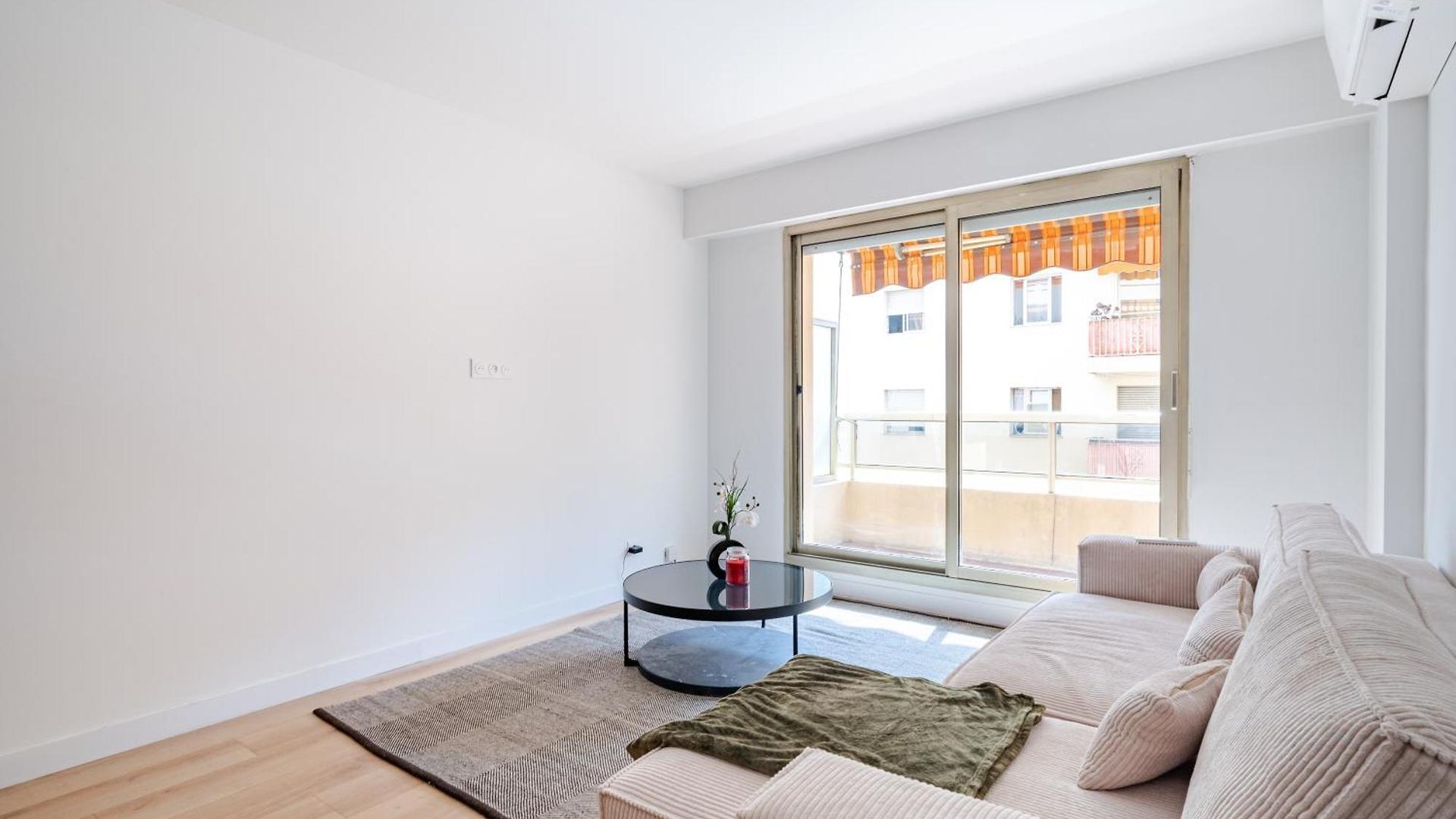 Near Old Town And Fully Renovated