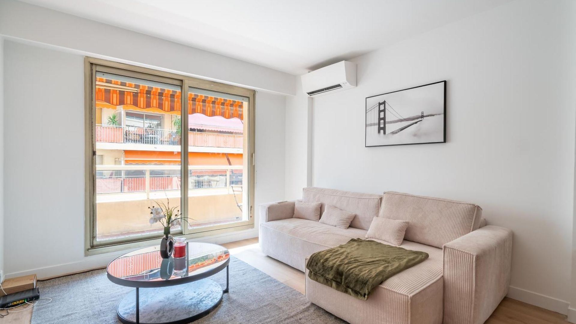 Near Old Town And Fully Renovated Apartment *