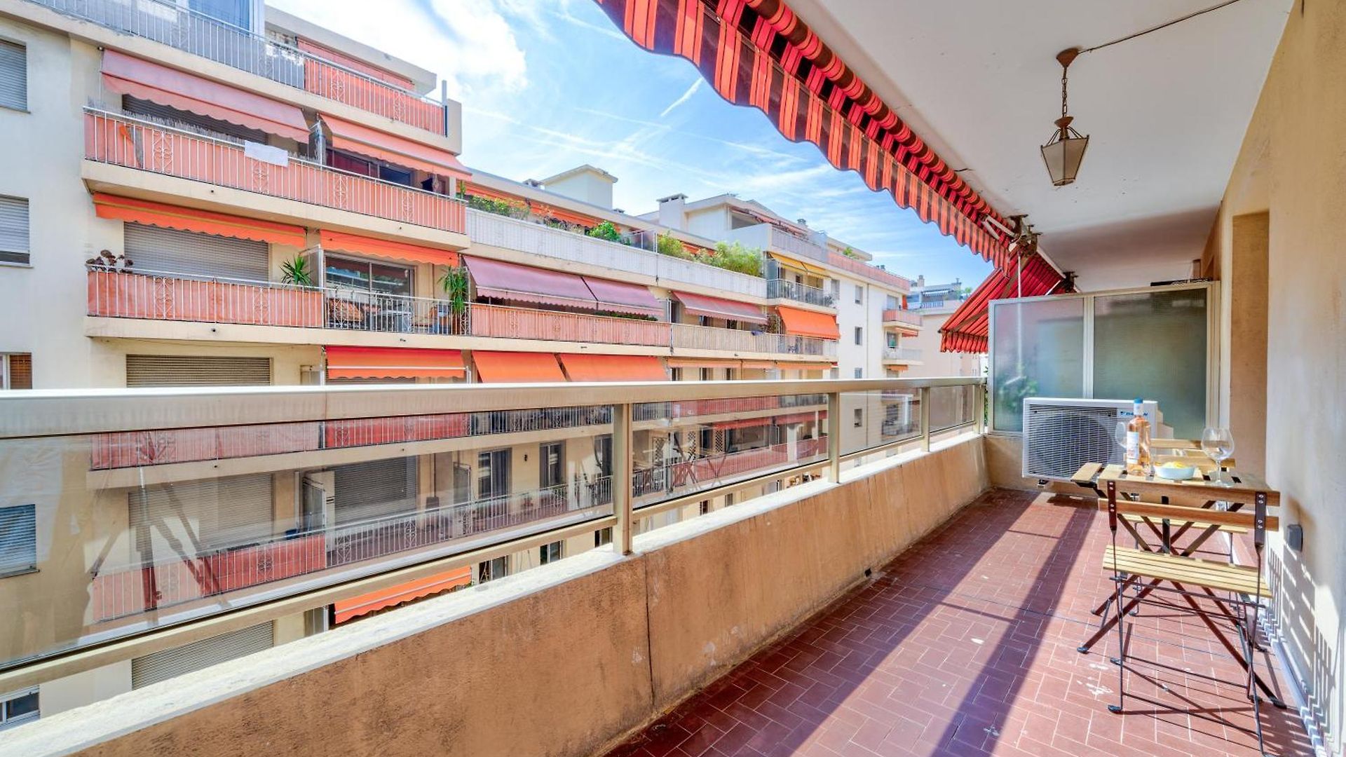 Near Old Town And Fully Renovated Apartment Nice