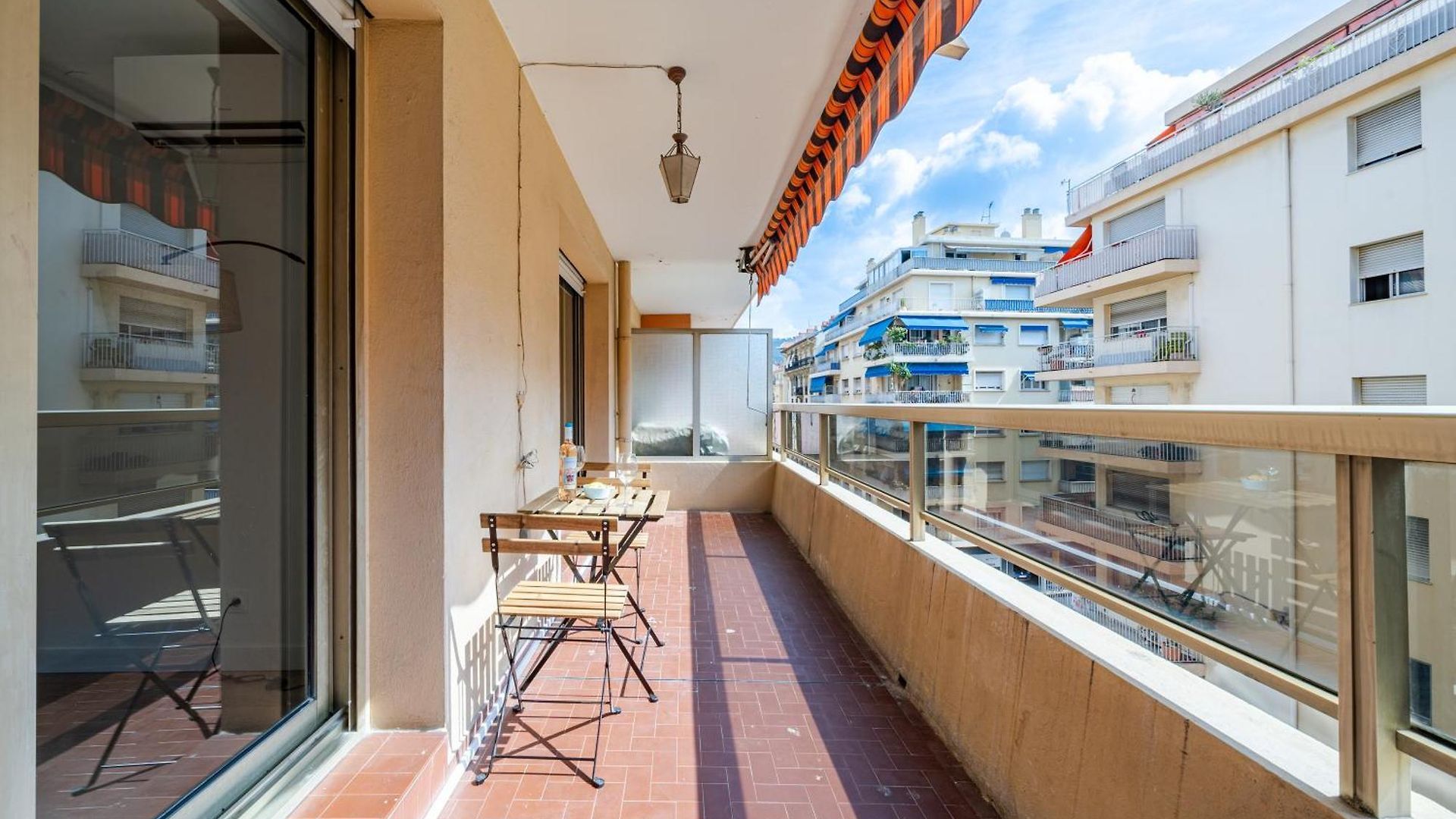 Near Old Town And Fully Renovated *