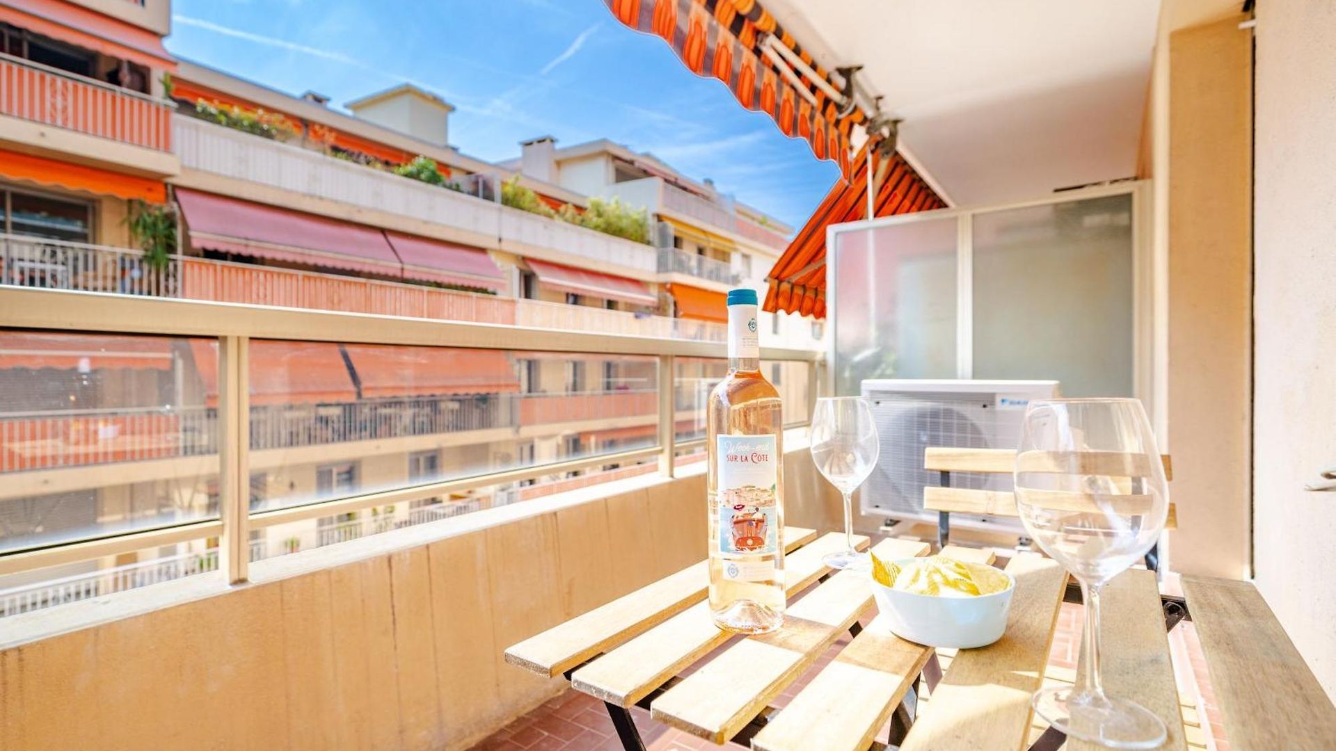 Near Old Town And Fully Renovated Apartment Nice