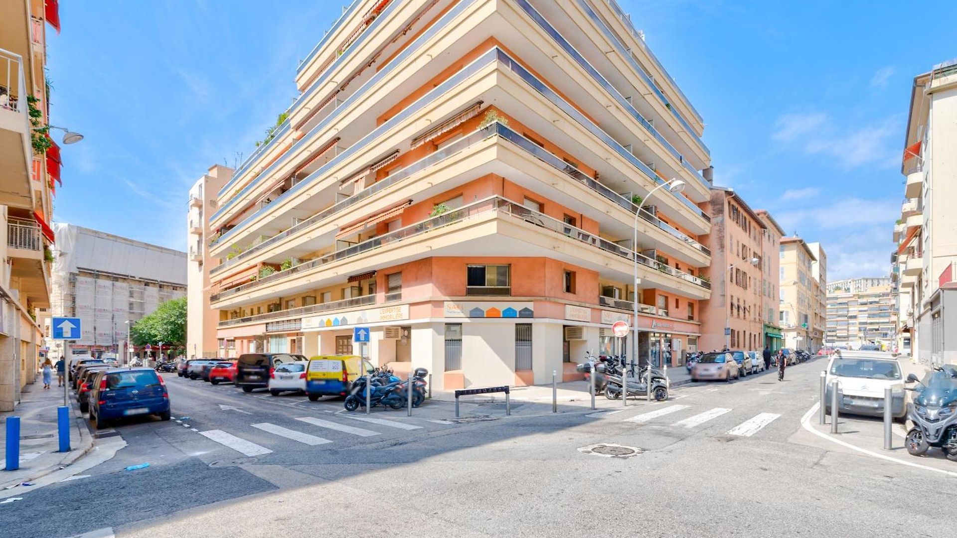 Near Old Town And Fully Renovated *