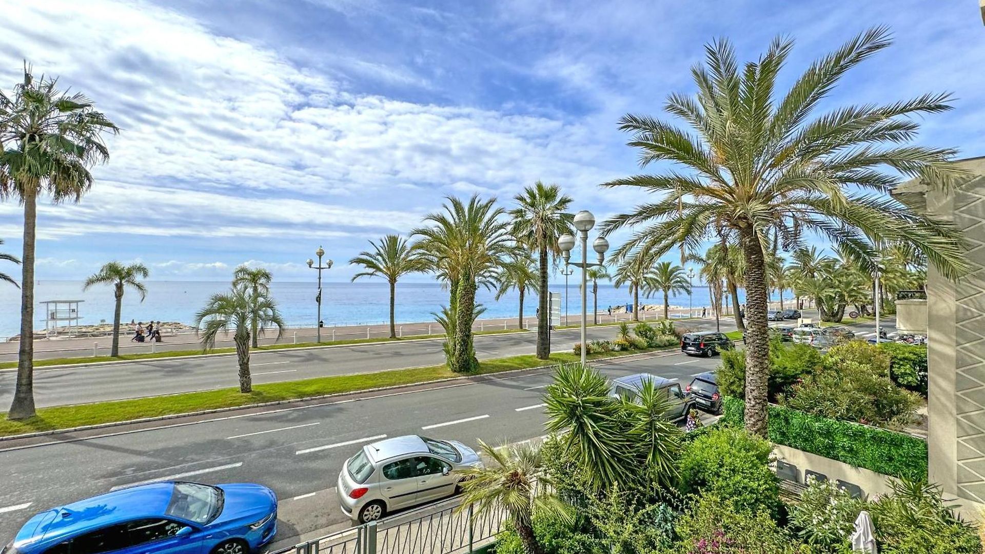 Gorgeous Oceanfront Promenade Nice