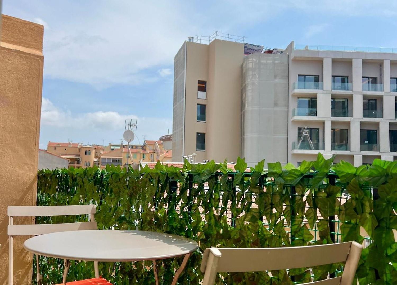 Center 2 Min Walk To Quiet Sunny Balcony Appartement