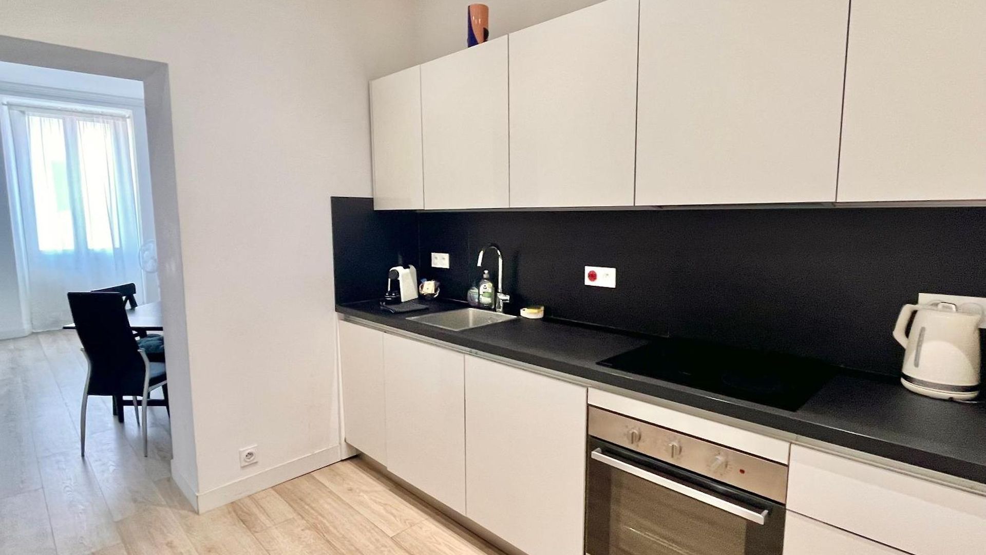 Center 2 Min Walk To Quiet Sunny Balcony Appartement