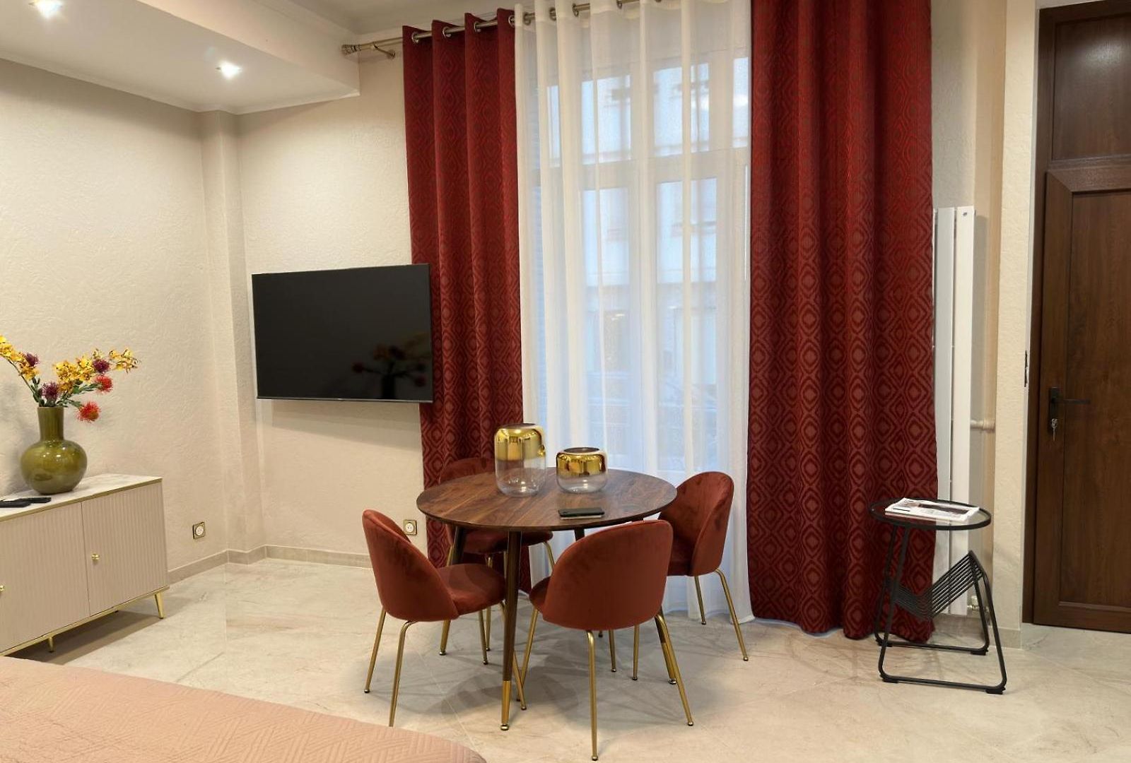 Extraordinaire Grand Au Centre 6 Minutes à Pied De La Et L'hôtel Negresco Appartement *