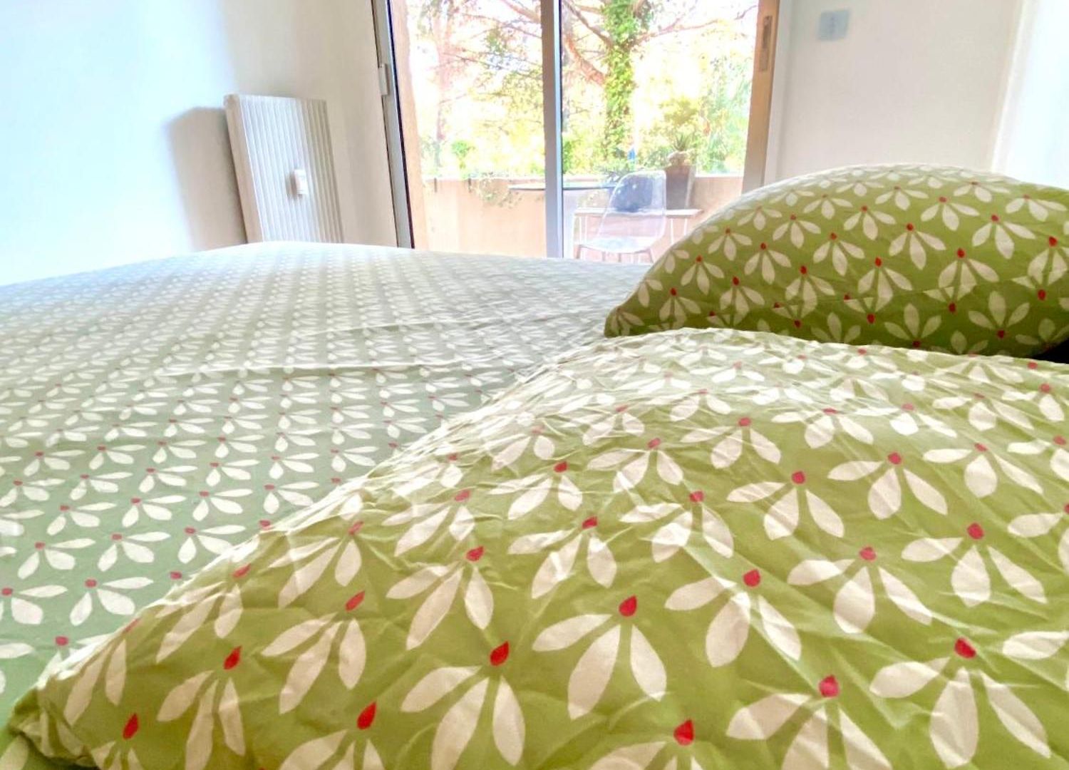 Superbe De 3p Pieces Dans Avec Piscine Et Climatisation Appartement *